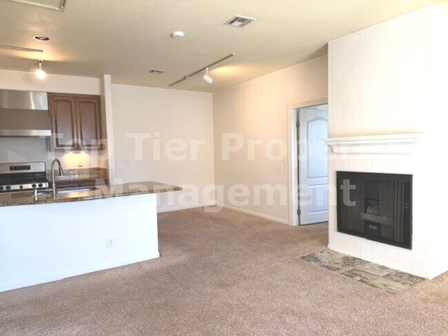Foto del edificio - ***Dual-Primary 2 bed / 2 bath Condo in Carmel Valley - Available NOW***