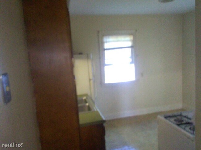 Building Photo - 2 br, 1 bath House - 2401 W Ann Street