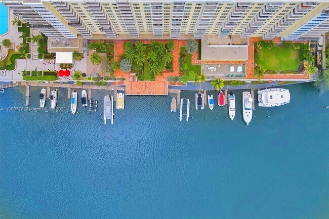 Foto del edificio - 5600 Collins Ave