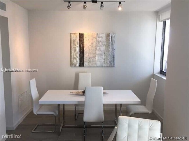 Foto del edificio - 1 br, 1 bath Condo - 999 SW 1st Ave Apt 2115