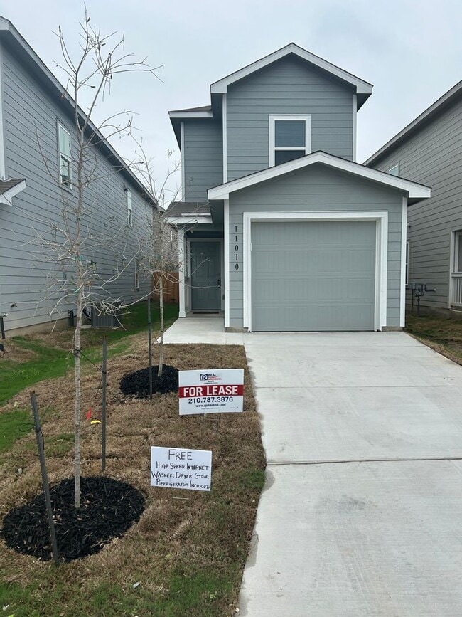 Building Photo - 2-Story 3 Bedroom Home Near Brooks City Base!