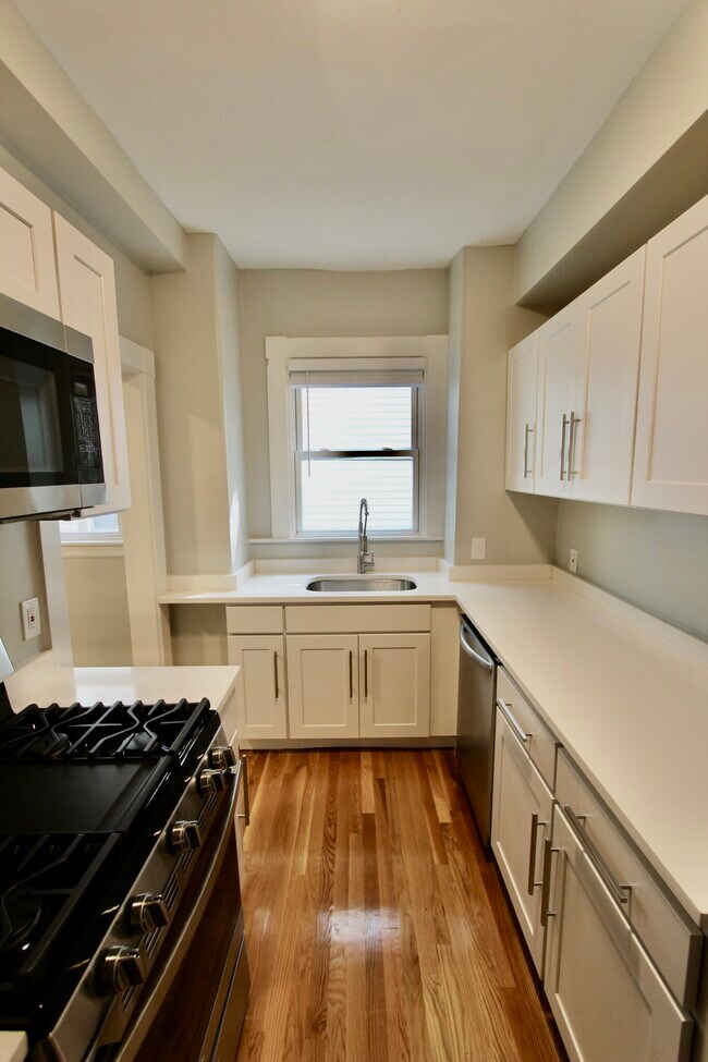 Building Photo - 55 Estes St
