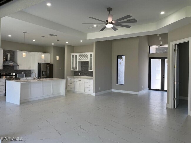 Foto del edificio - 725 Monterey Ave