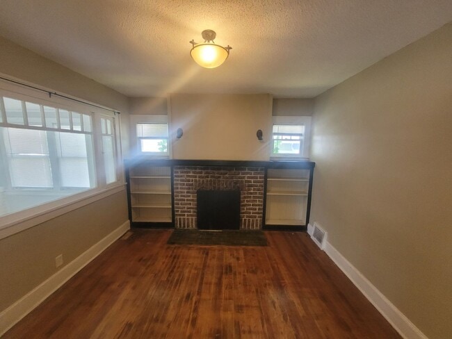 Building Photo - 3 Bedroom, 1 Bathroom Home