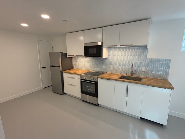 Building Photo - 6391 S Spotswood Cir