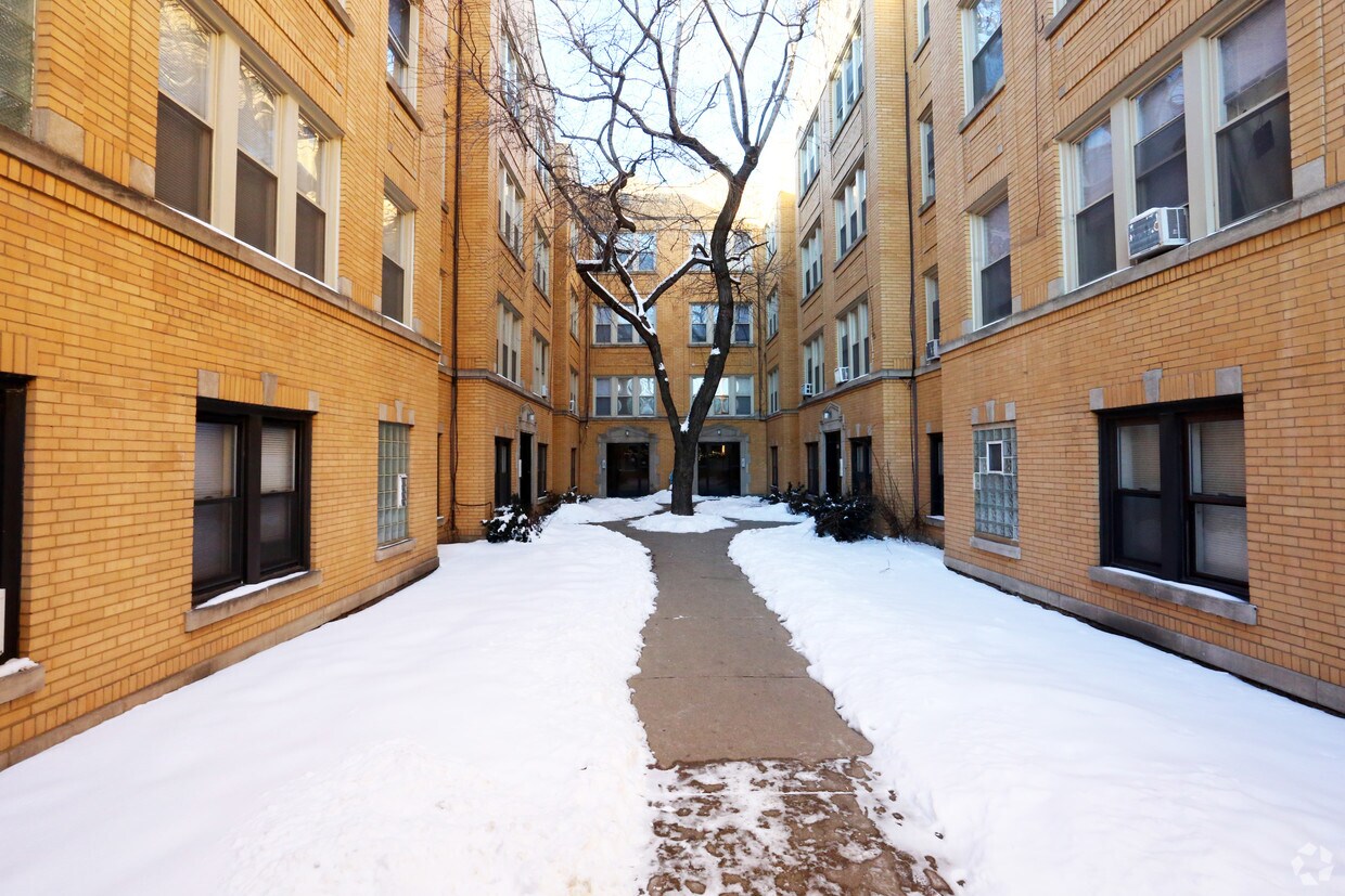Building Photo - 4720-4730 W Addison St