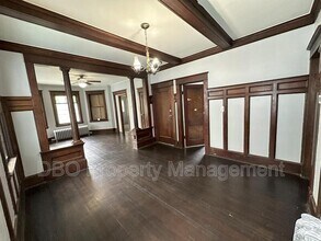 Building Photo - 825 Myrtle Ave