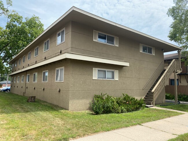 Building Photo - 620 11th St N