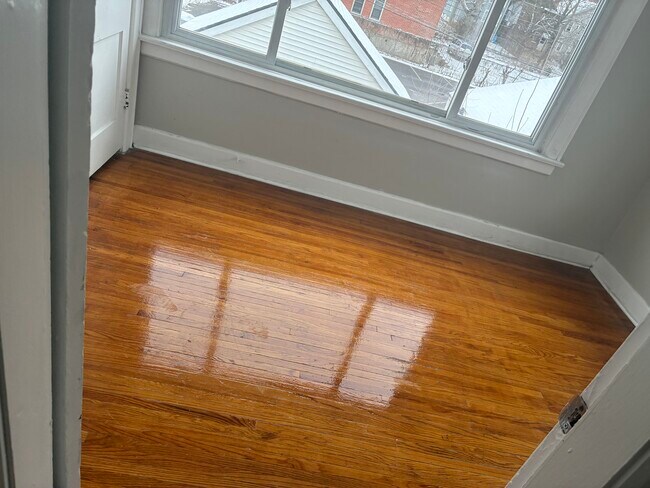 Foto del edificio - 533 Fairwood Ave