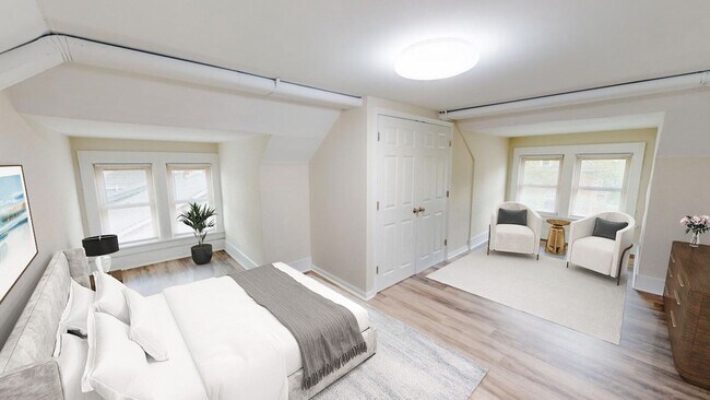 Foto del edificio - 6 BEDROOMS + 3.5 FULL BATHROOMS Single Family House