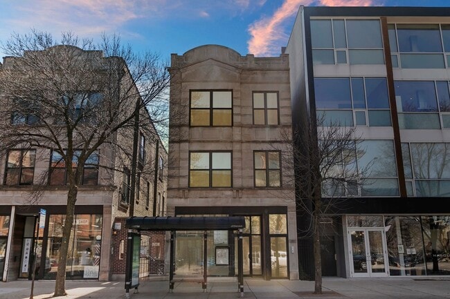 Foto del edificio - 2151 W Division St
