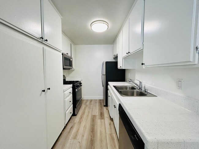 Building Photo - can334