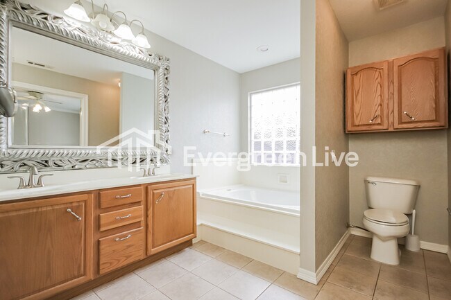 Building Photo - 1668 Niagara St