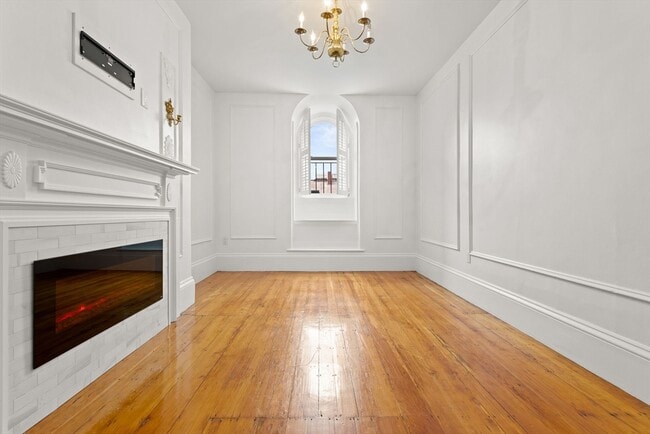 Building Photo - 127 Beacon St