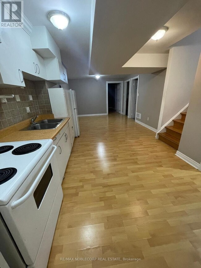 Building Photo - 18 Kingly Crest Way