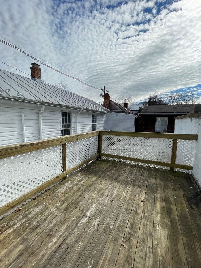 Building Photo - Small pets are welcome with an additional ...