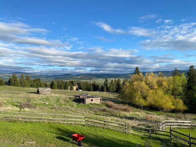 Beautiful location - 1257 Smith Lake Rd