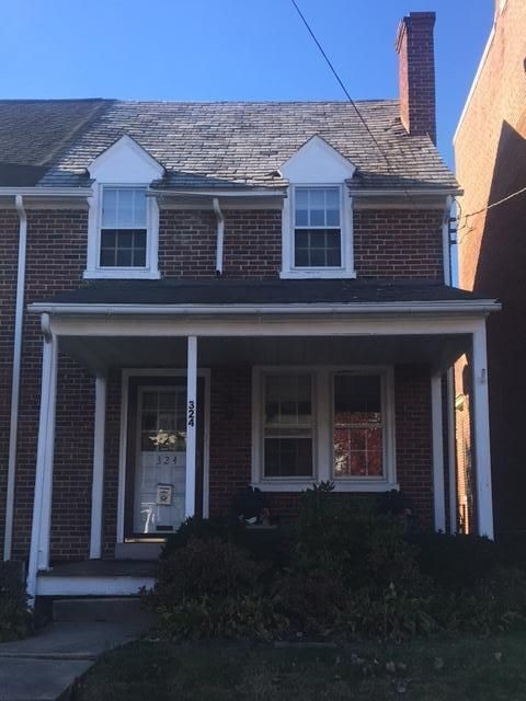 Primary Photo - 324 College Ave
