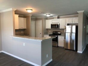 Building Photo - 109 Varsity Dr