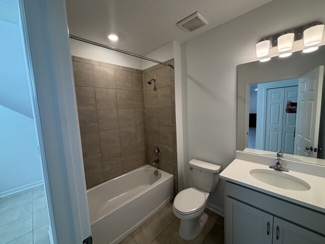 Foto del edificio - 16842 Fiesta Dr