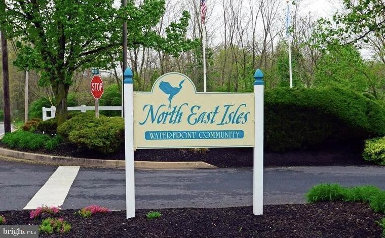 Primary Photo - 76 NE Isles Dr