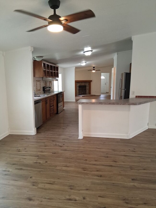 Charming 4BR Home in Cave Springs - Charming 4BR Home in Cave Springs
