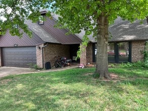 Building Photo - 2308 Shady Tree Ln