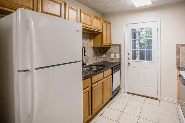 Building Photo - 813 Ranch Rd 12