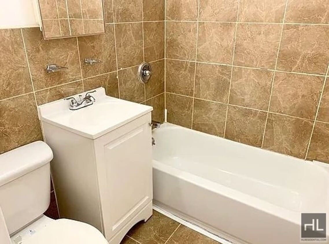 Building Photo - Beautiful Sunlit 1-Bedroom in the Heart of Midtown East