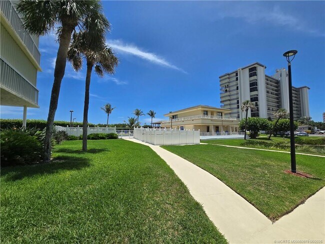 Foto del edificio - 10600 S Ocean Dr