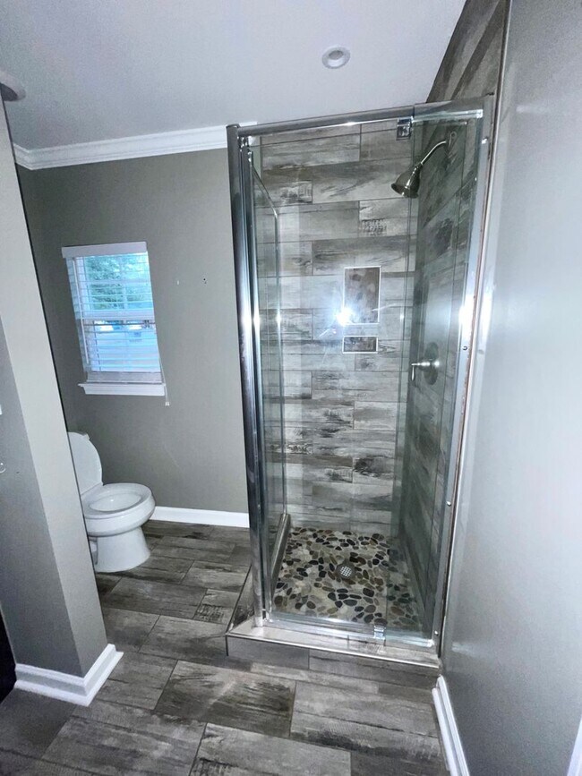 Building Photo - FALL MOVE-IN SPECIAL: 50% OFF 1st FULL MONTH'S RENT!**