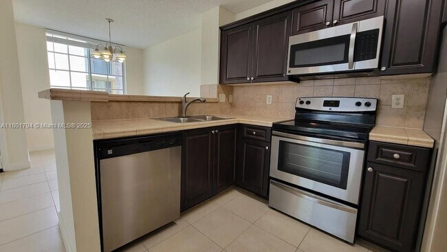 Foto del edificio - 1749 Village Blvd