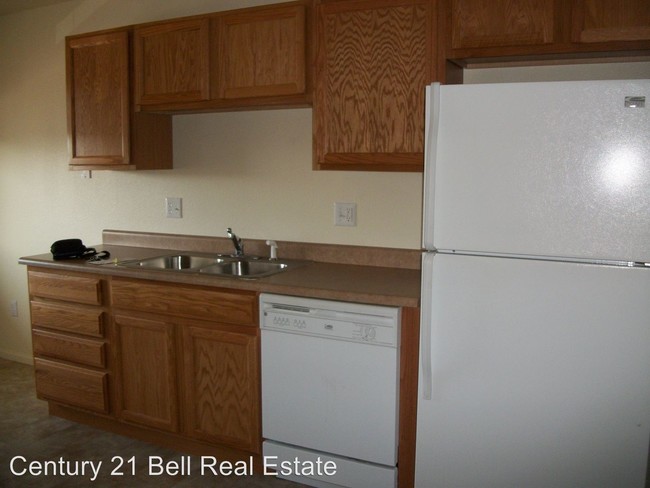 Building Photo - 330 Hunters Way