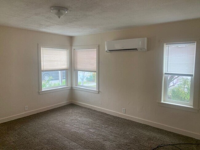 Foto del edificio - 7000-1t - 309 &amp; 311 SE G St.