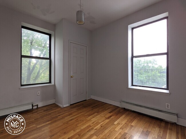 Building Photo - 680 Monroe St
