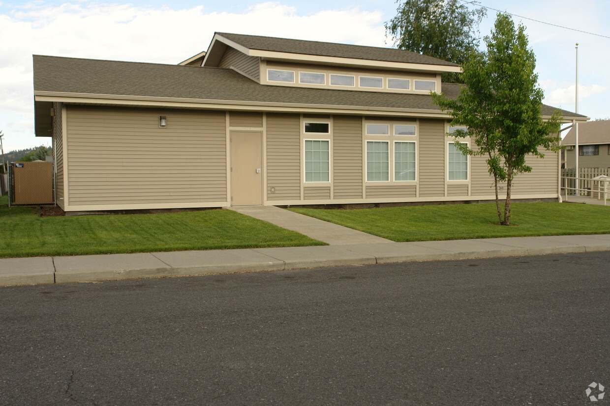 Building Photo - Winchester Court I & II