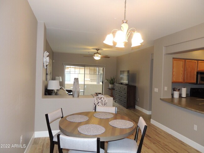 Foto del edificio - 525 N Miller Rd