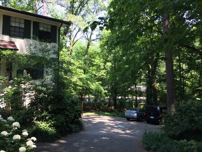 Foto del edificio - 1338 Willivee Dr