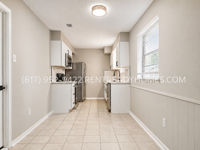 Building Photo - 7452 Darien St
