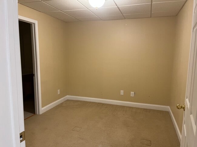 Building Photo - 5182 Glenstone Ct