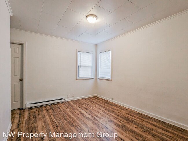 Building Photo - 2 br, 1 bath House - 702 E 3rd Street