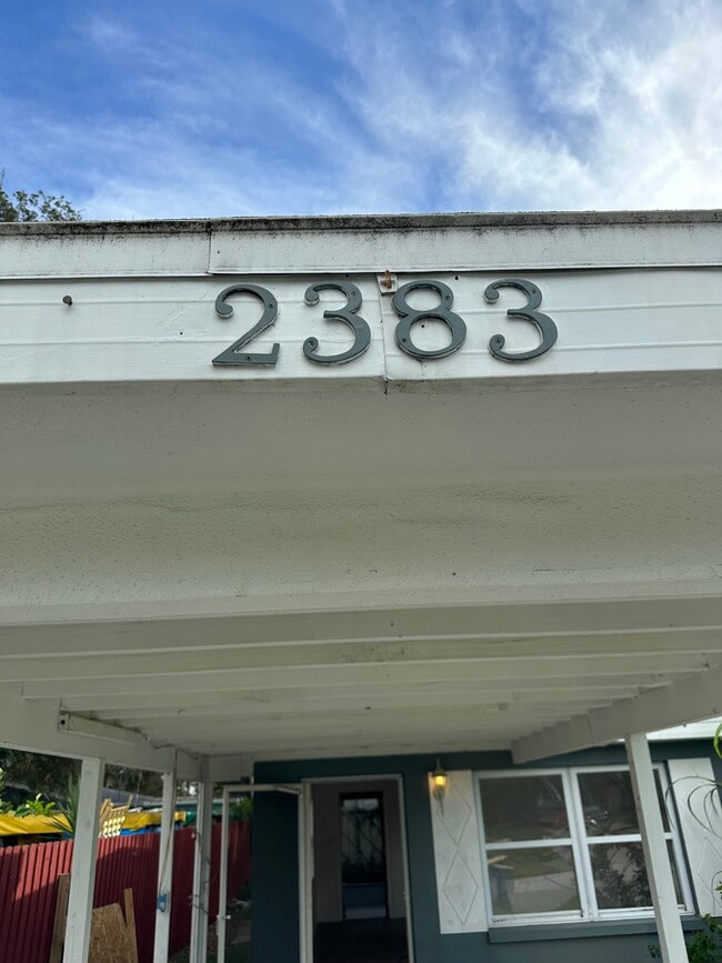 Foto del edificio - 2383 Chaucer St