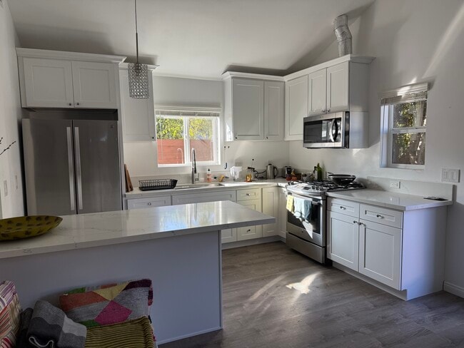 Building Photo - 3308 Hermanos St