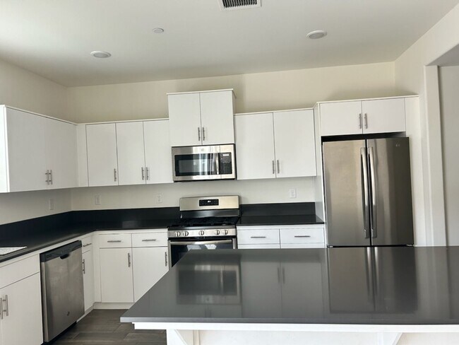 Building Photo - 3616 Highclere Way