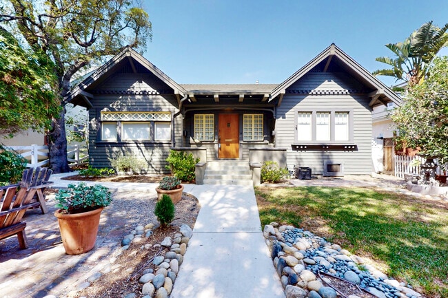 Building Photo - 1845 Las Lunas St