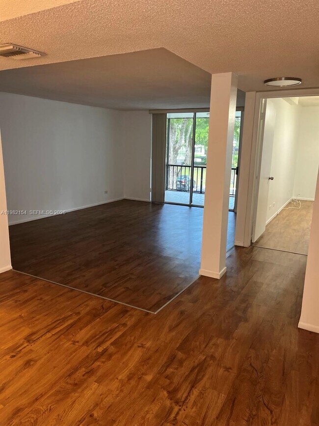 Foto del edificio - 3660 Inverrary Dr