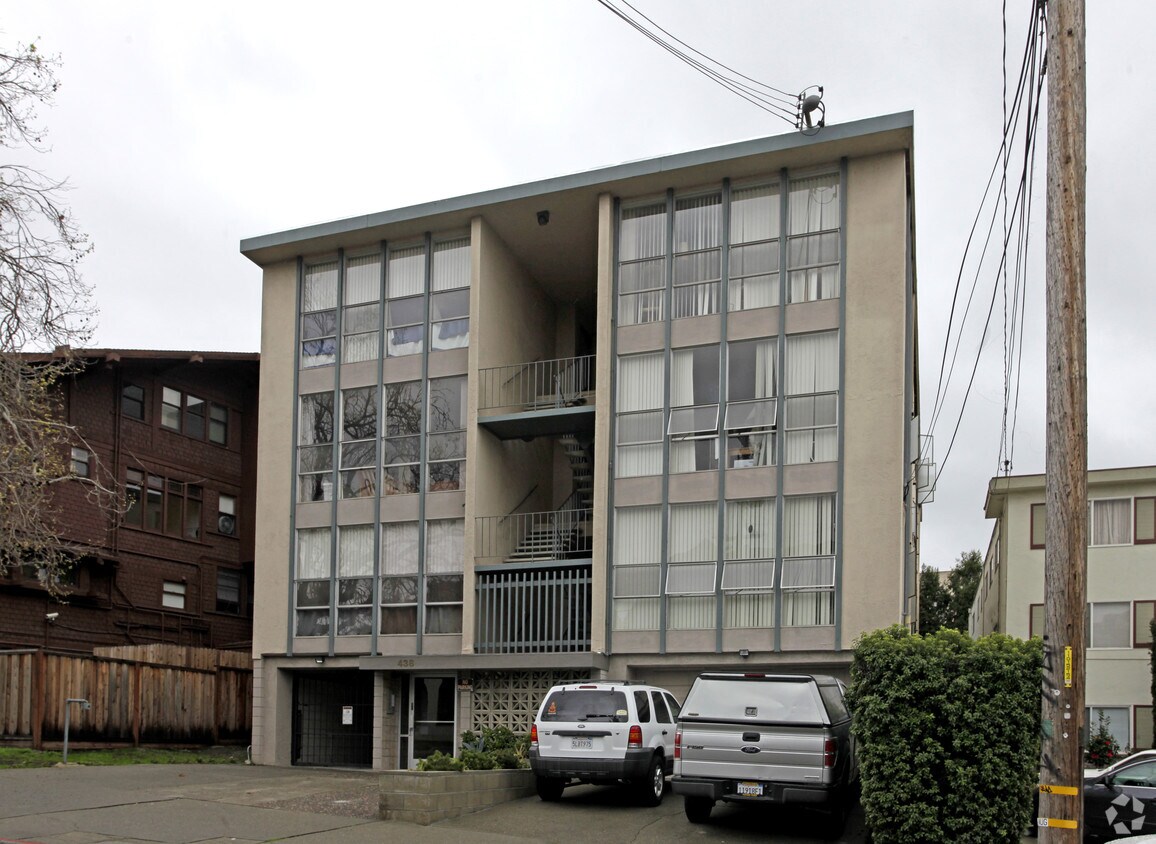 Primary Photo - 438 Vernon St