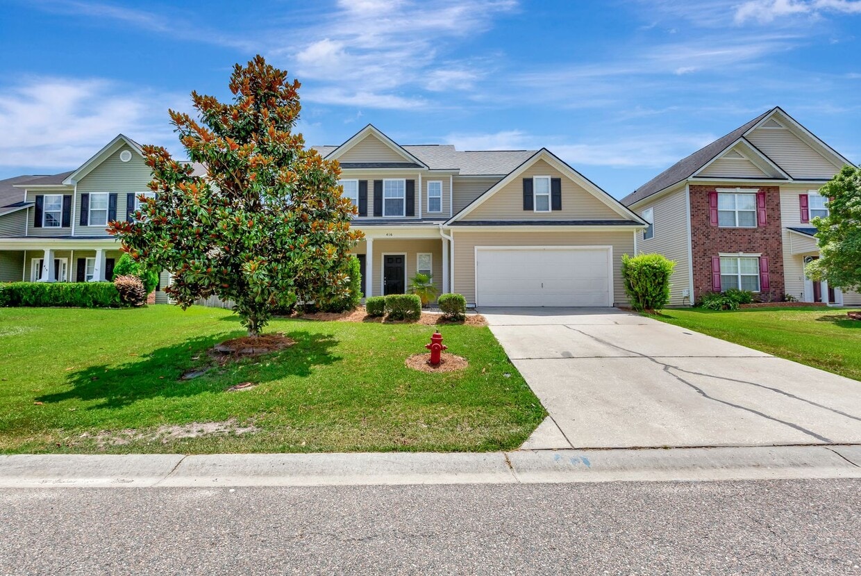 Primary Photo - Spacious 4-Bedroom Home for Rent in Sought...