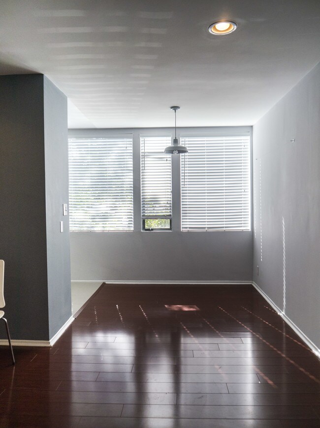 Building Photo - 810 Orange Grove Avenue