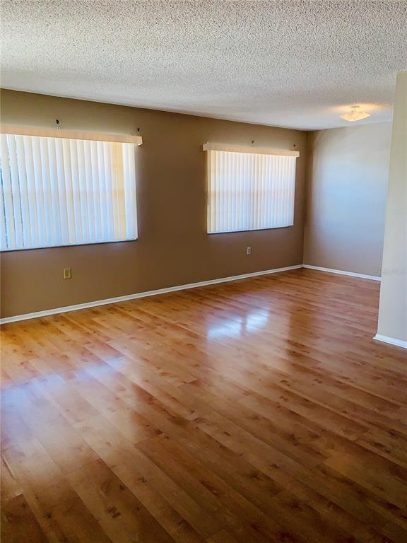 Foto del edificio - 4805 Rilma Ave